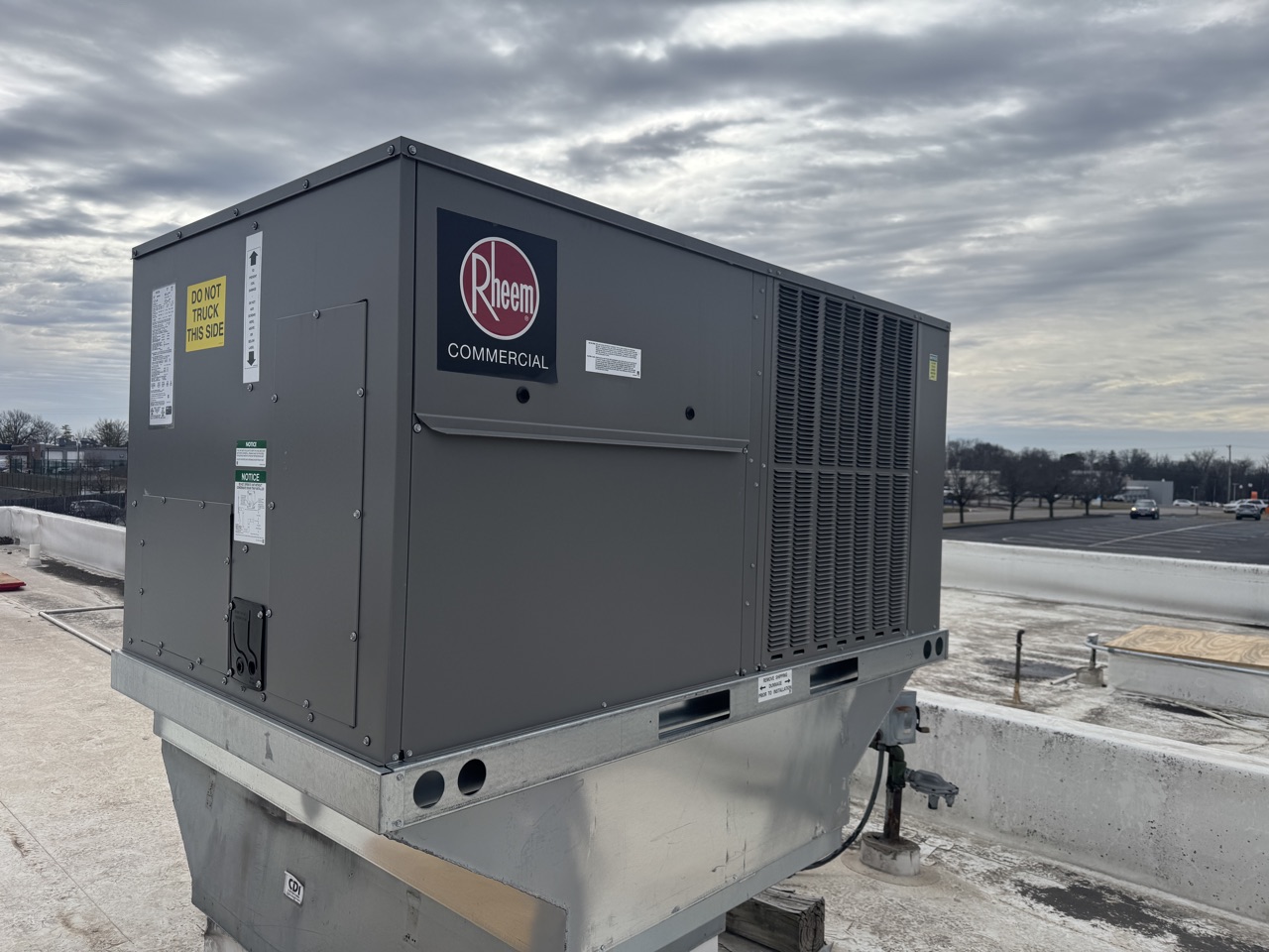 Rheem Commercial package unit on a commercial rooftop in St. Louis